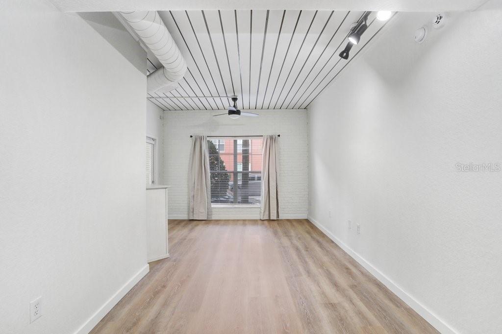 2440 W Horatio St #1012 Property Photo 14