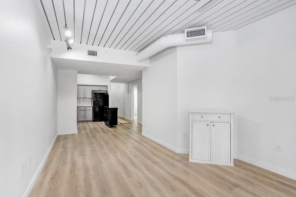 2440 W Horatio St #1012 Property Photo 15