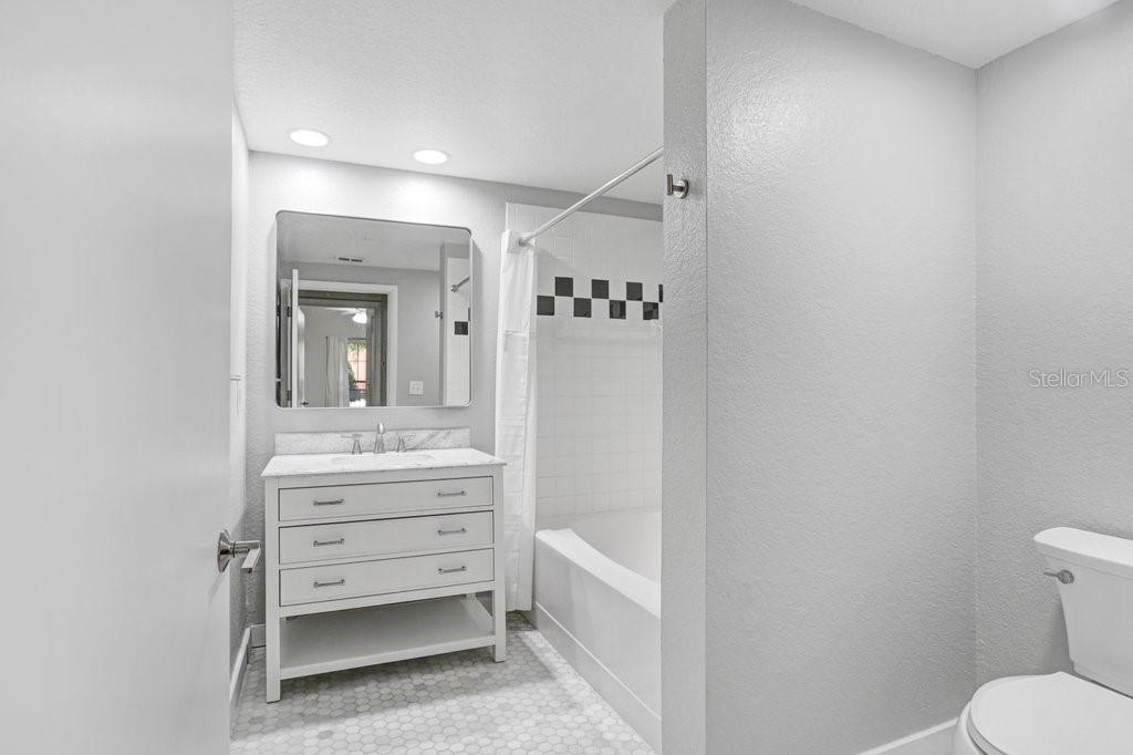 2440 W Horatio St #1012 Property Photo 20
