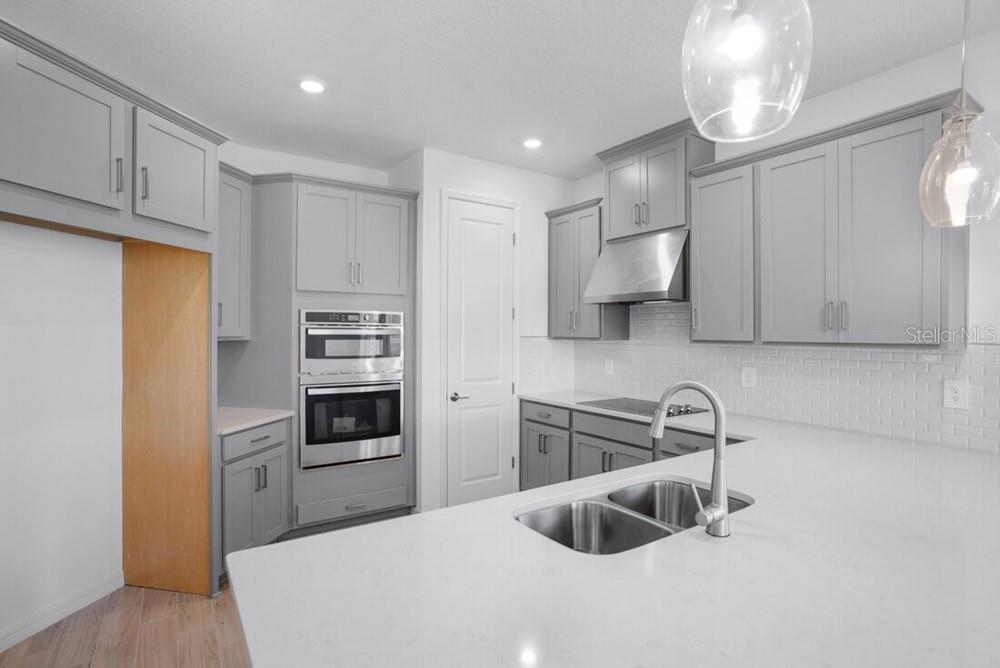 735 Steel Dr Property Photo 8