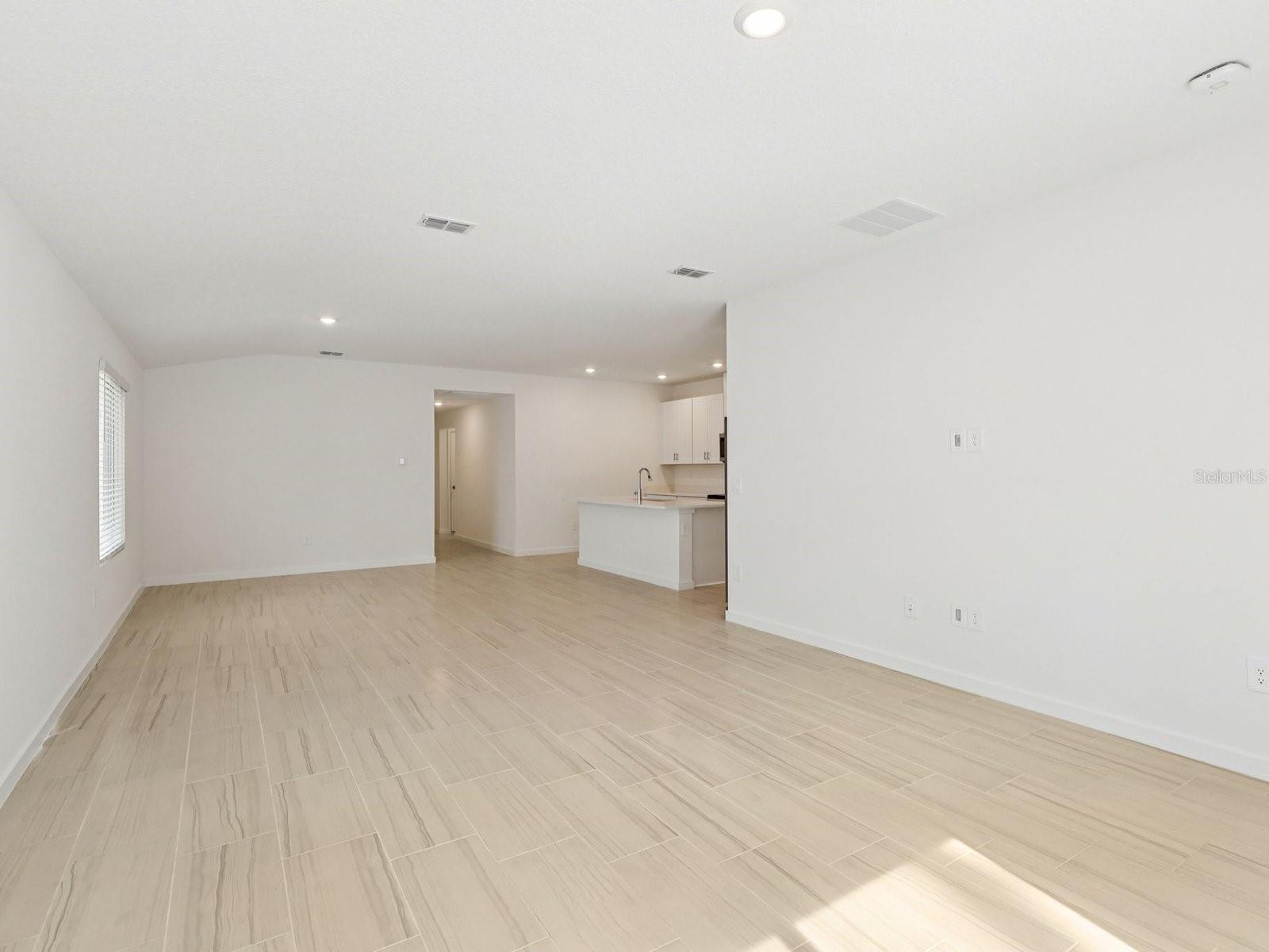 112 Wandering Creek Way Property Photo 6