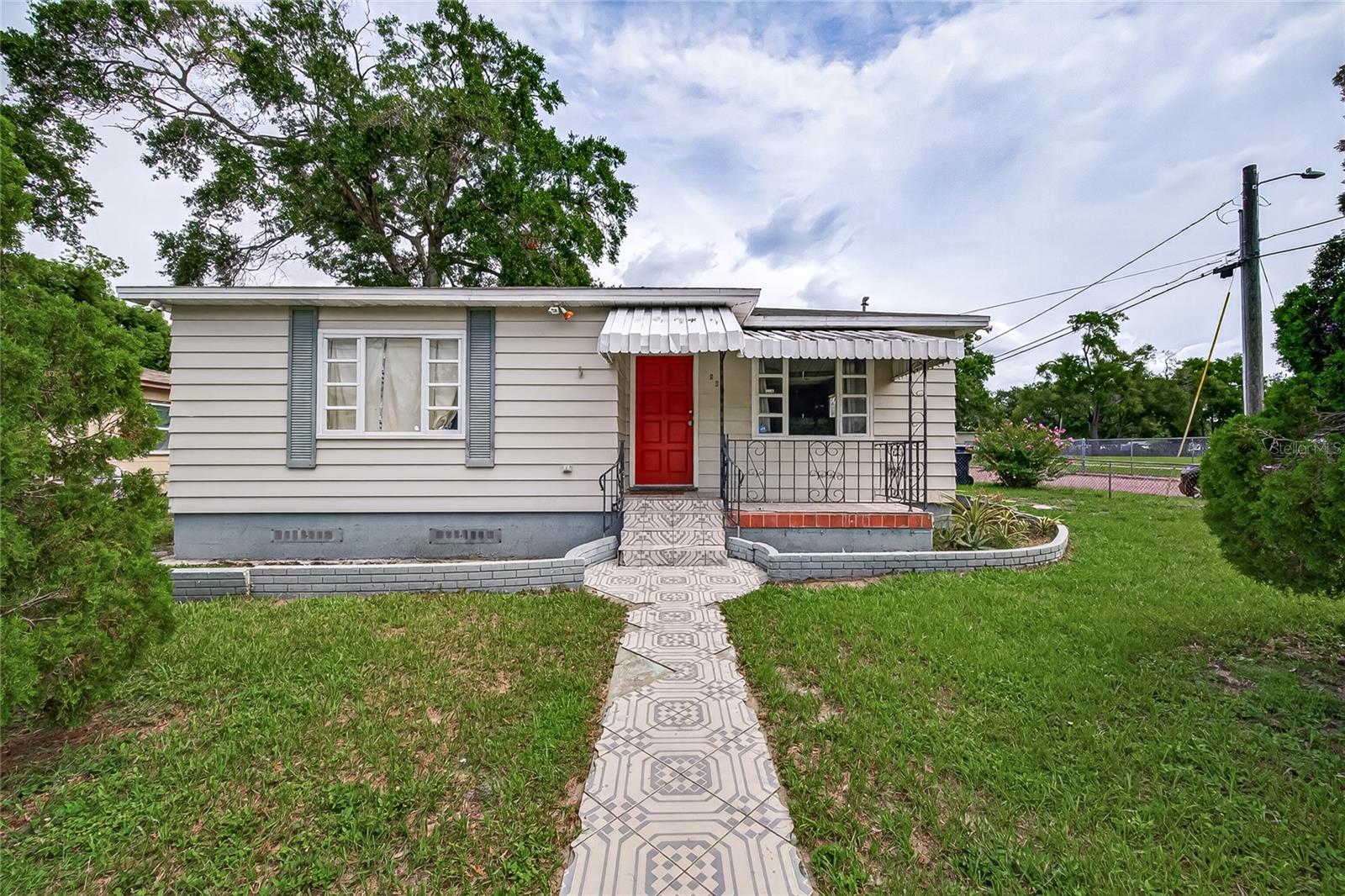804 E Flora St Property Photo 1