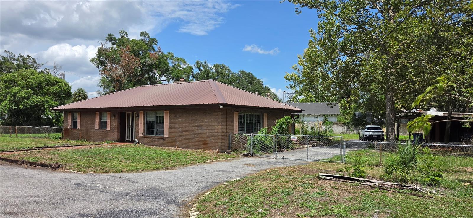 10901 Mcmullen Loop Property Photo 2
