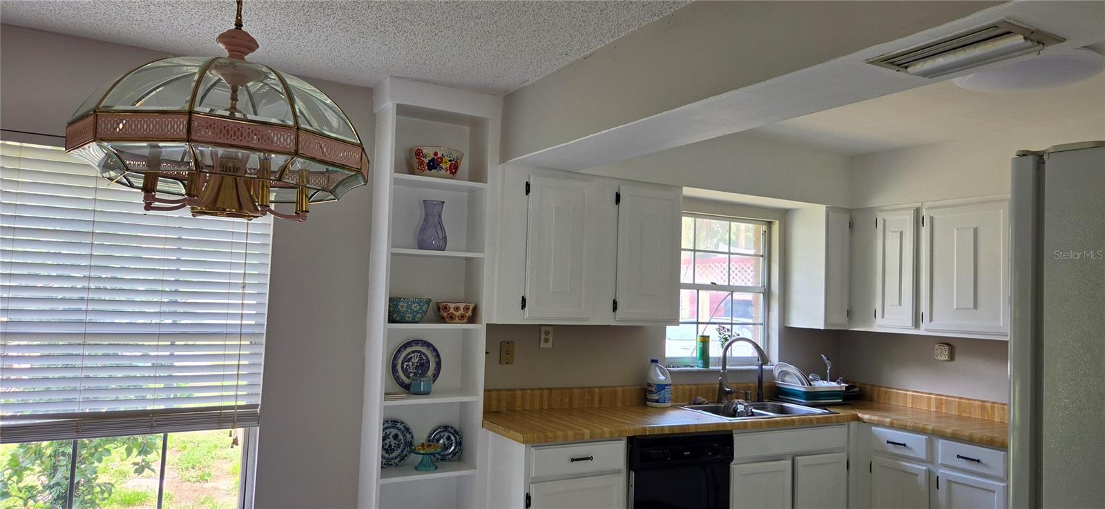 10901 Mcmullen Loop Property Photo 7