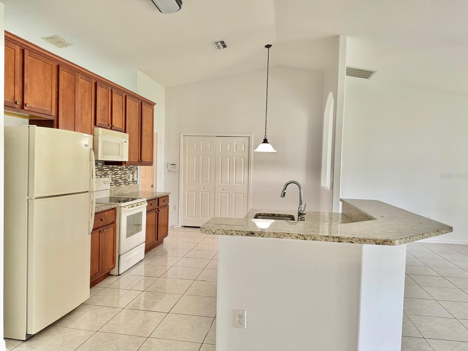 3264 Deltona Blvd Property Photo 3