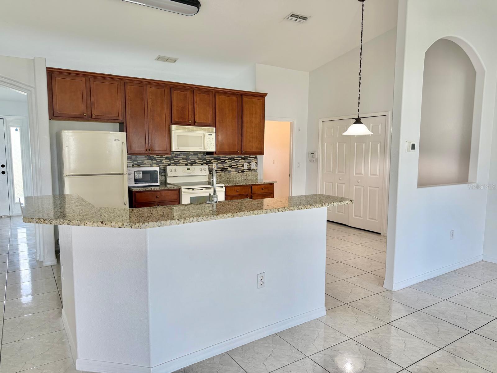 3264 Deltona Blvd Property Photo 4