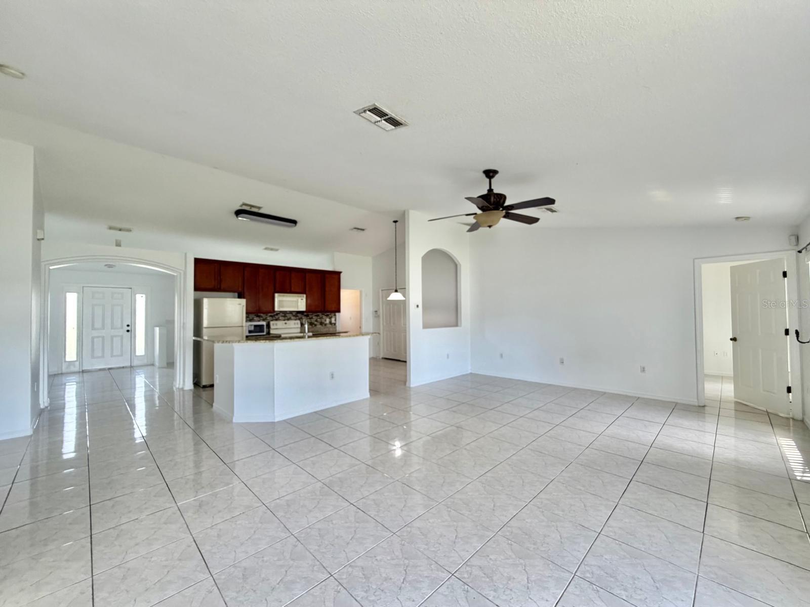 3264 Deltona Blvd Property Photo 5