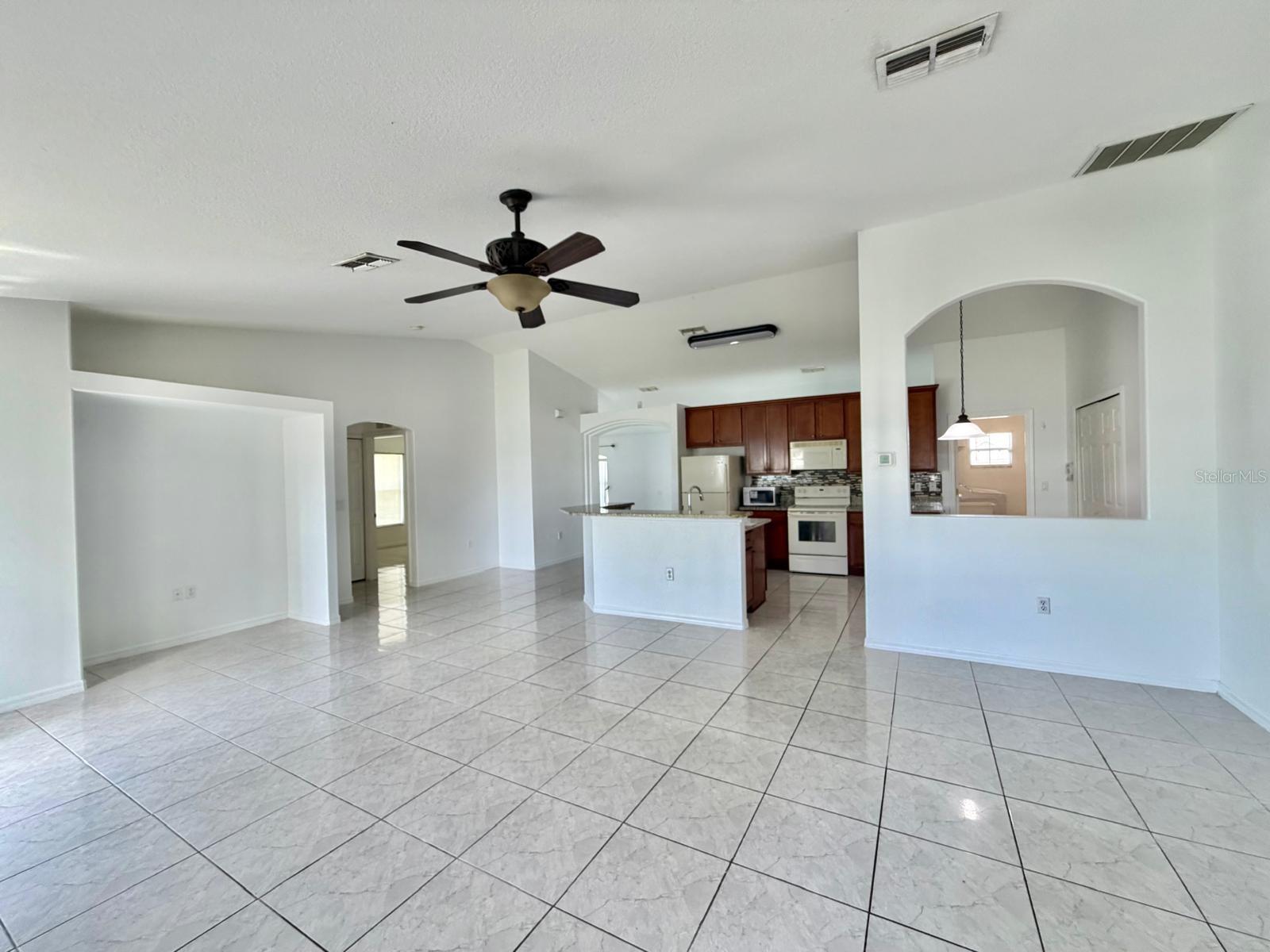 3264 Deltona Blvd Property Photo 6