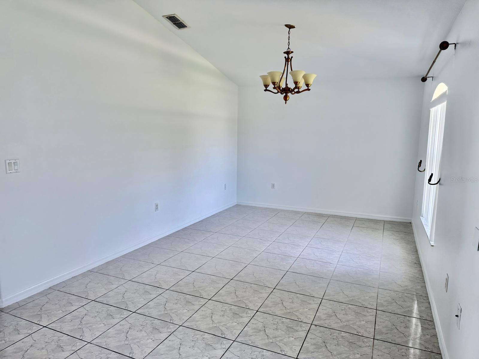 3264 Deltona Blvd Property Photo 9