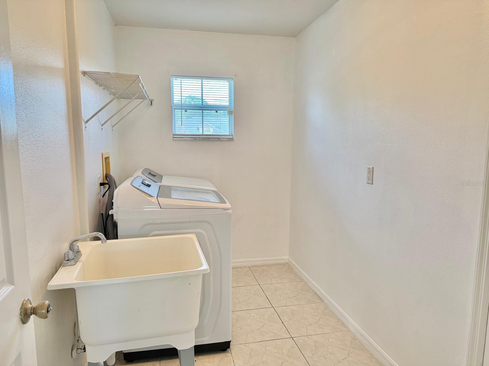 3264 Deltona Blvd Property Photo 17