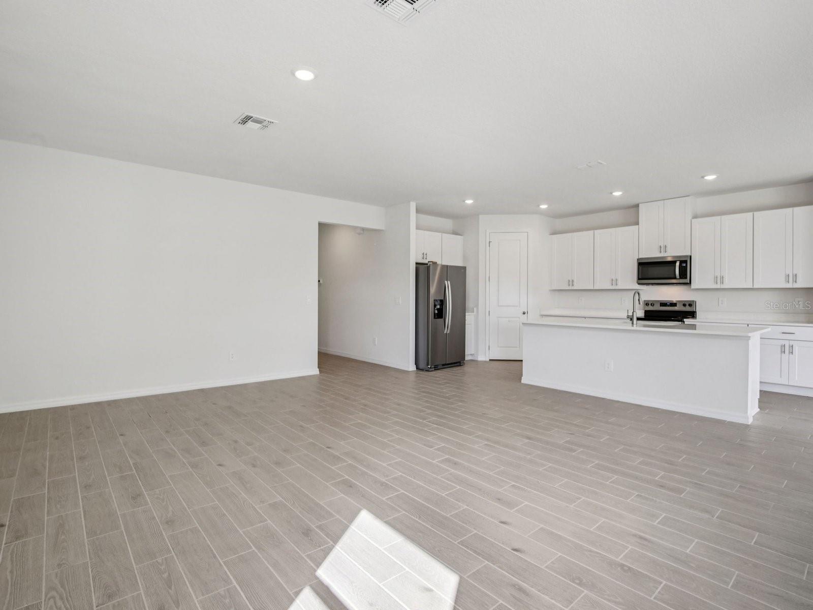 13216 Shellmore Ave Property Photo 4