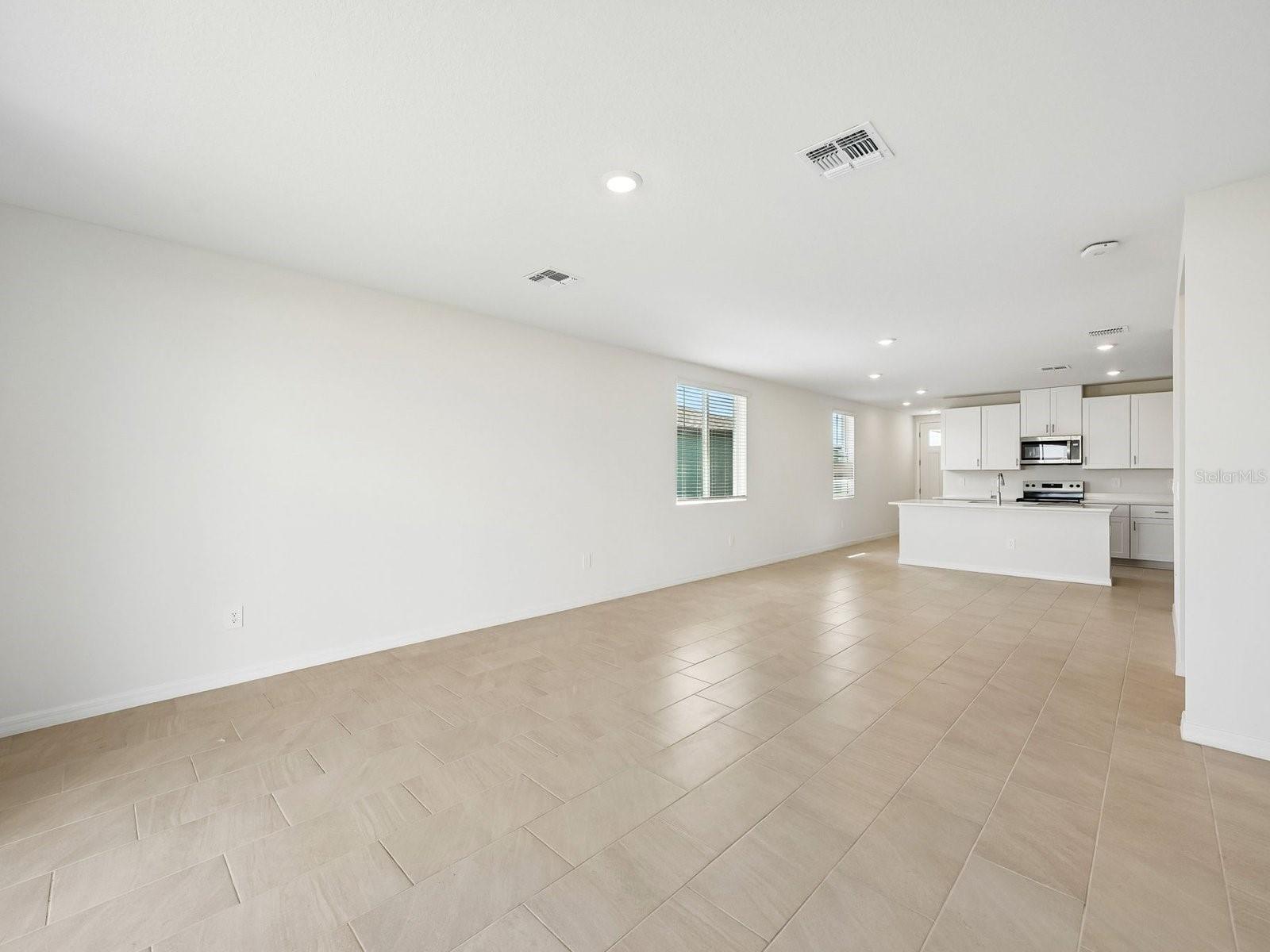 13403 Shellmore Ave Property Photo 3