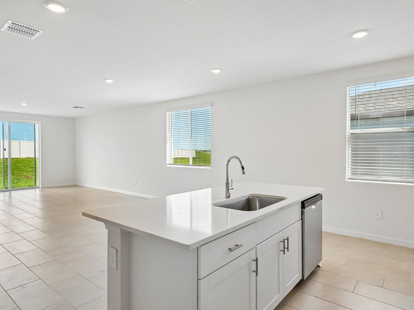 13403 Shellmore Ave Property Photo 6