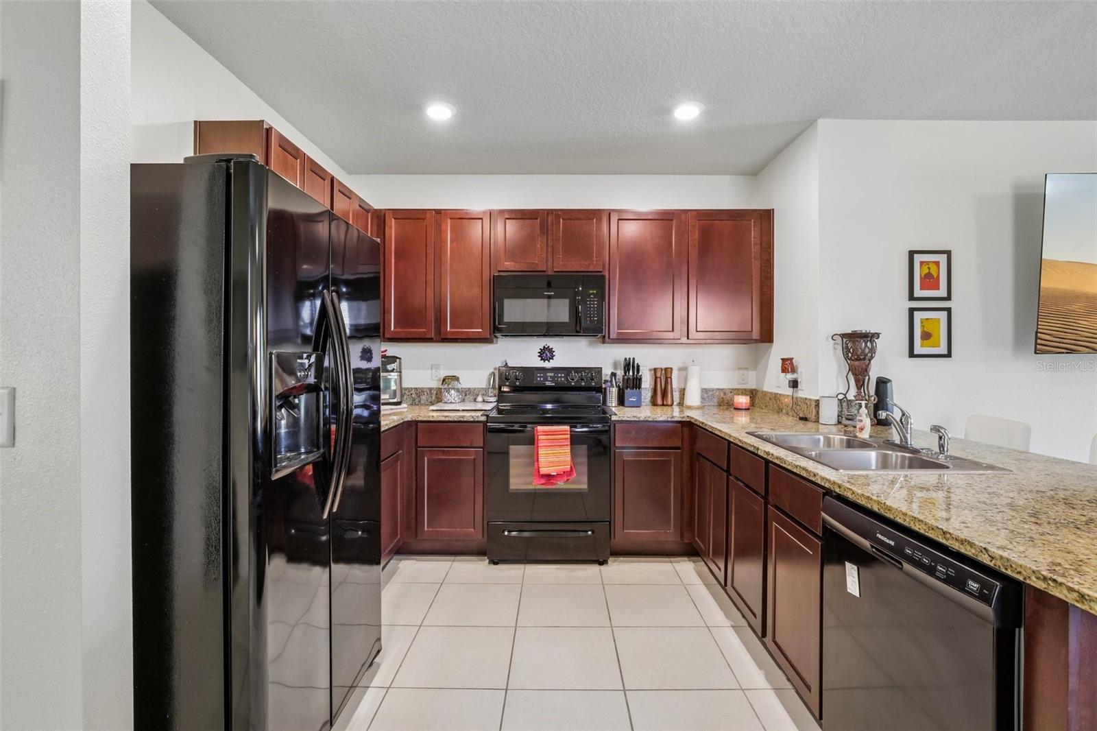 11008 Leland Groves Dr Property Photo 8