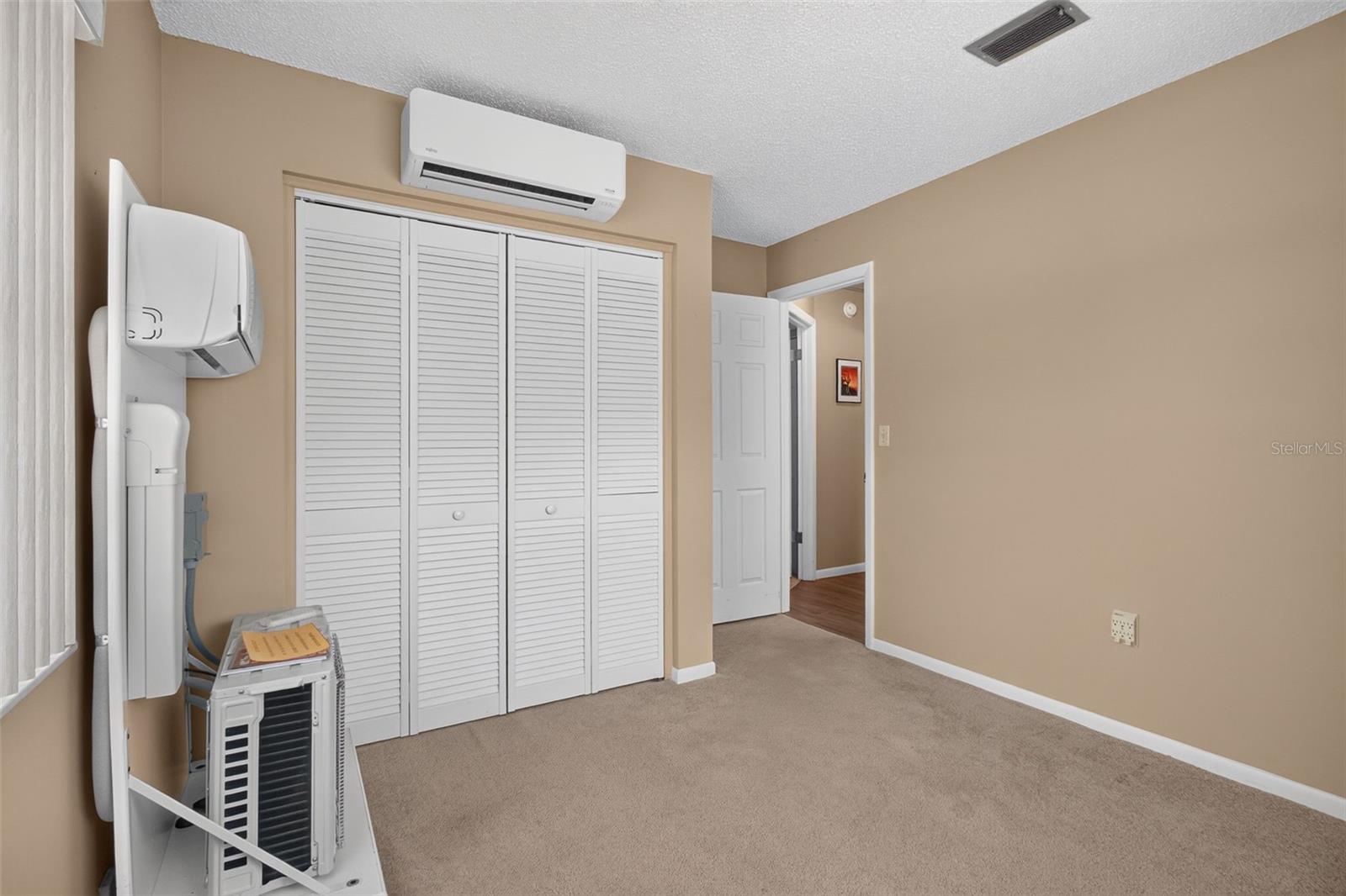 2221 Colonial Dr Property Photo 17