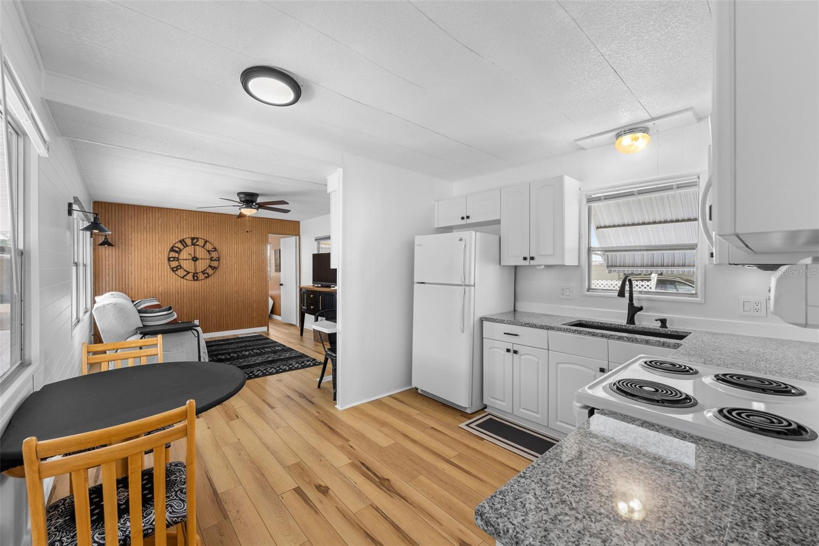 1109 45th Ave E Property Photo 5