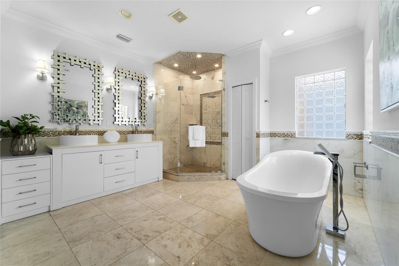 4802 W Beachway Dr Property Photo 42
