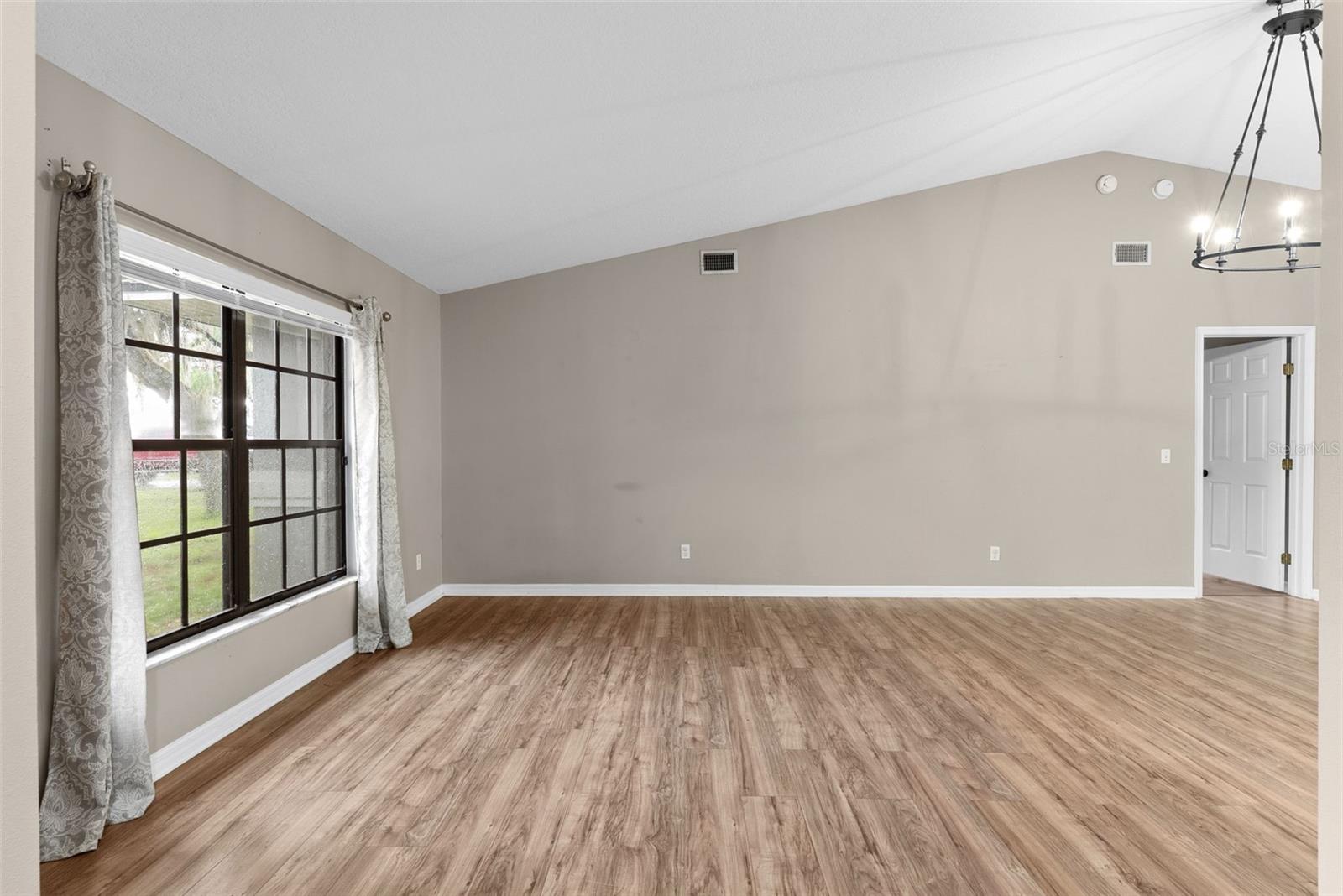 1514 Lake Thomas Loop Property Photo 12