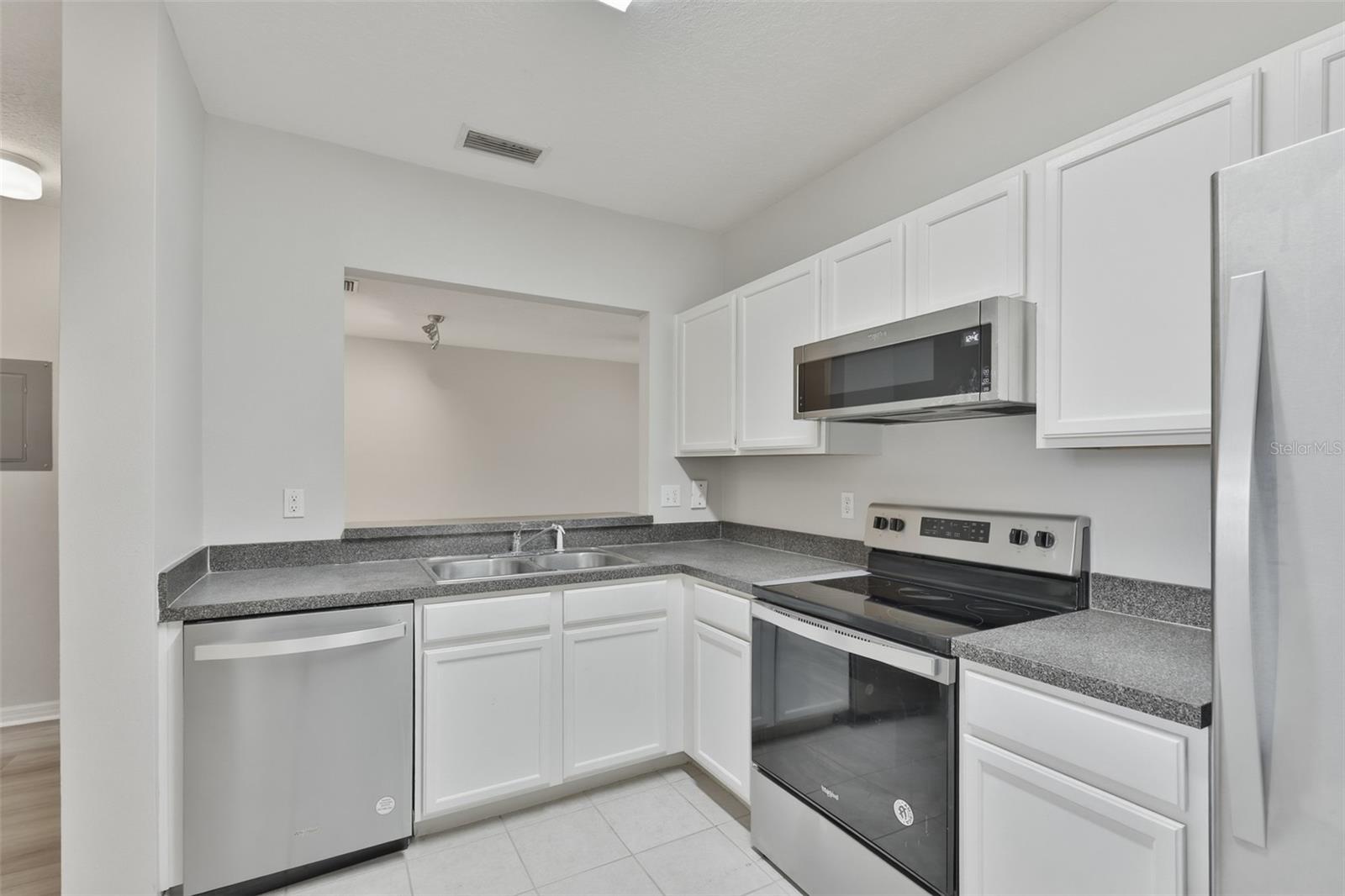 6437 Cypressdale Dr #201 Property Photo 3