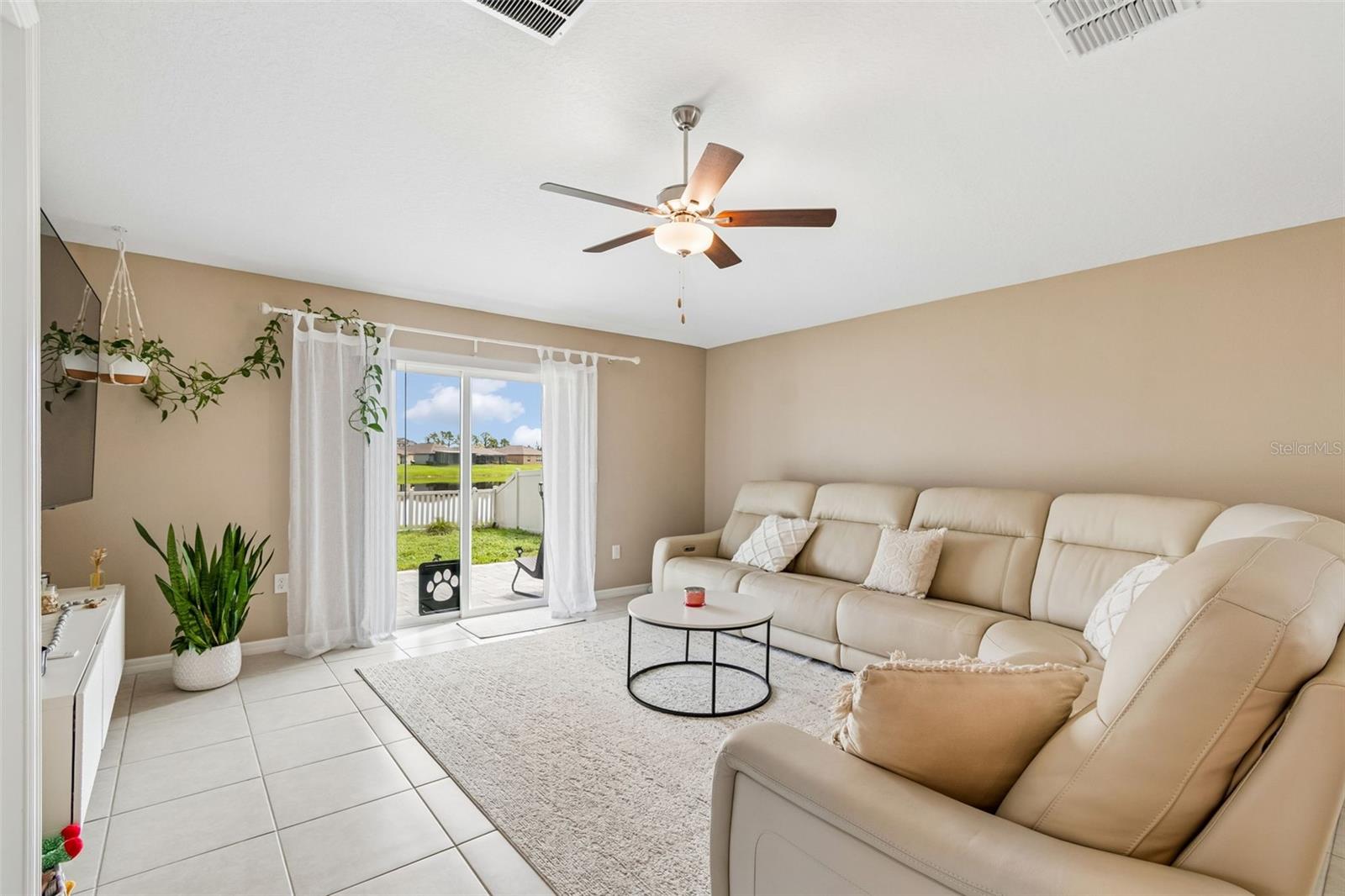 5362 Blue Horizon Way Property Photo 6