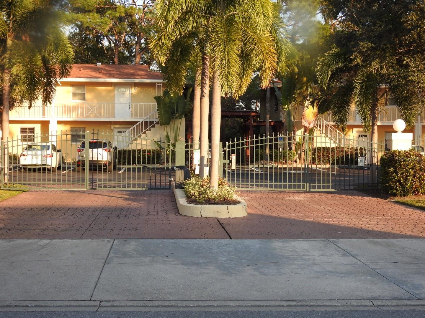 972 La Costa Cir #8 Property Photo 1