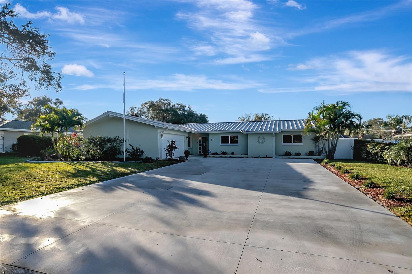 809 Jacaranda Dr Property Photo 2