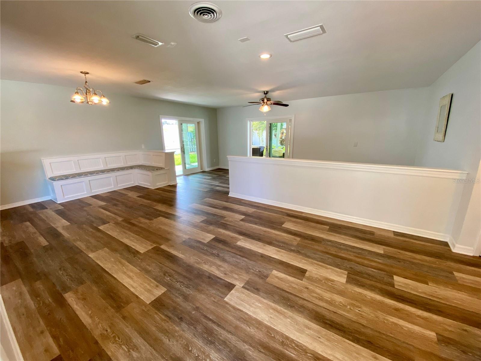 809 Jacaranda Dr Property Photo 3