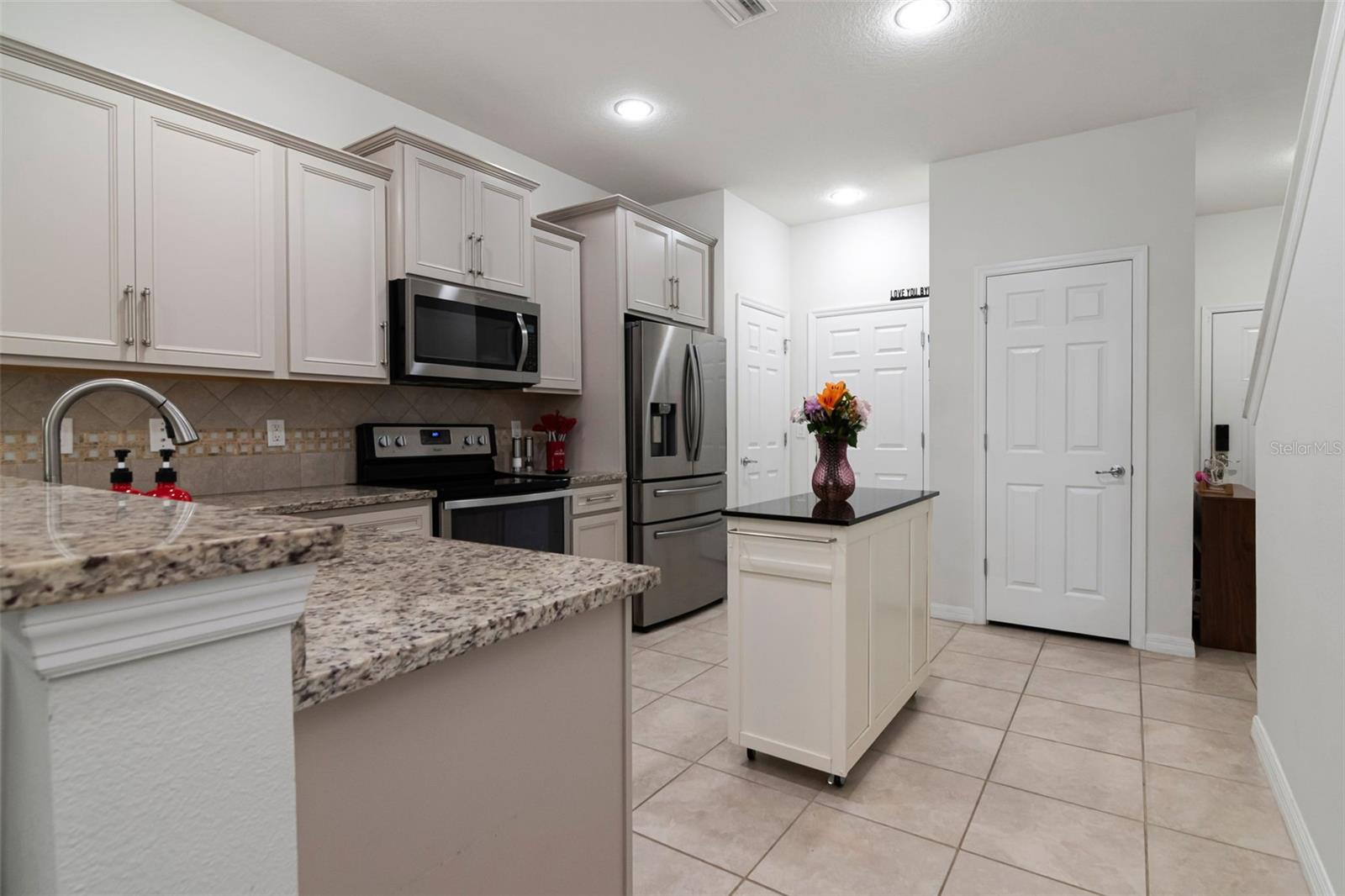 9213 Hillcroft Dr Property Photo 3