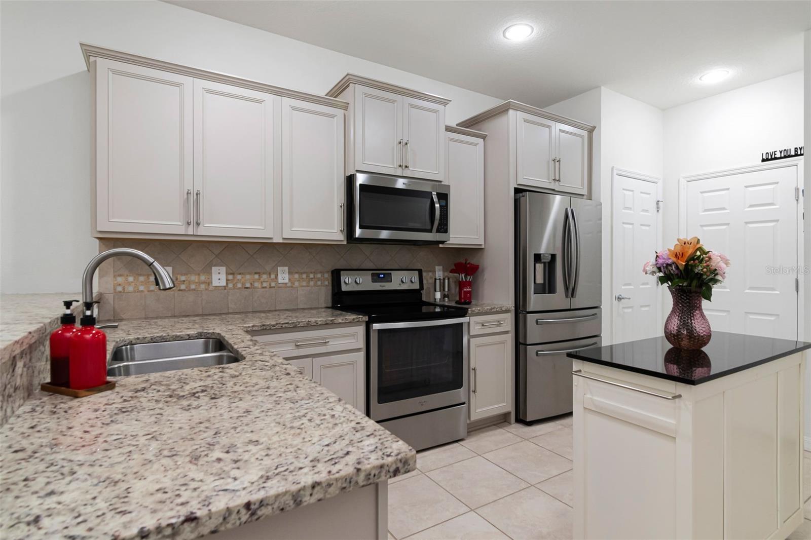 9213 Hillcroft Dr Property Photo 4
