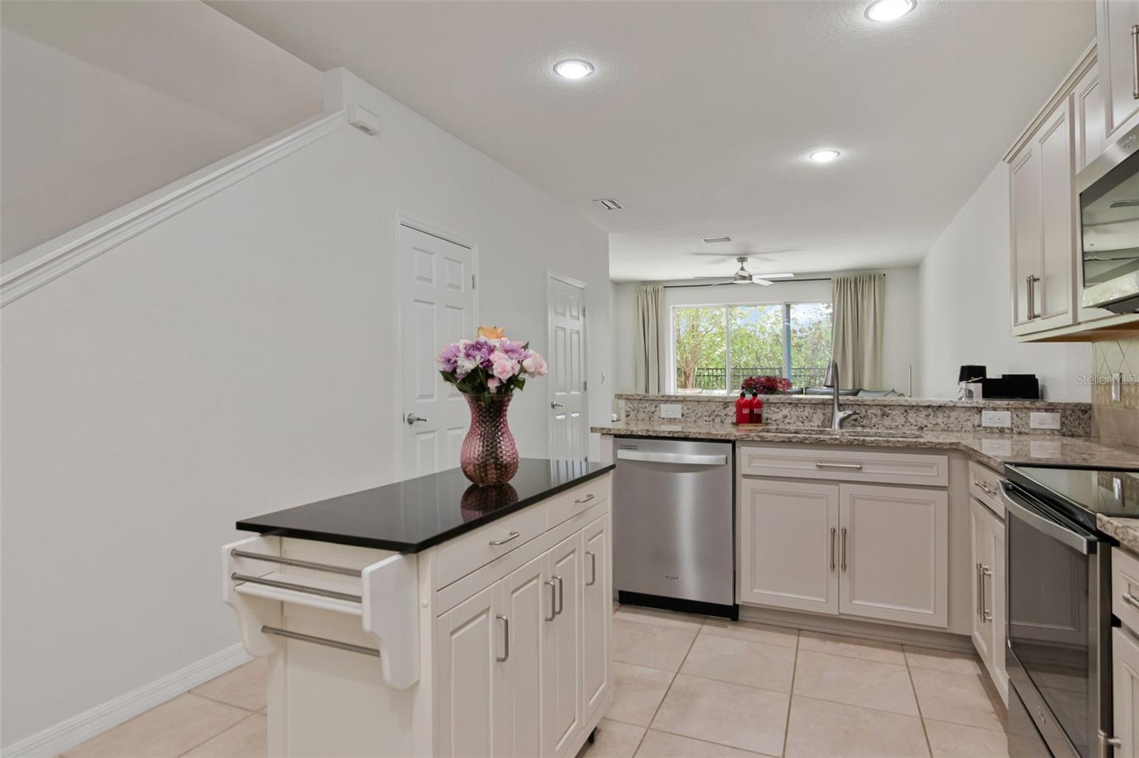 9213 Hillcroft Dr Property Photo 6