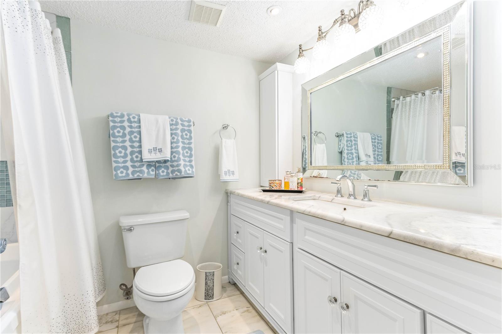 320 Island Way #605 Property Photo 26