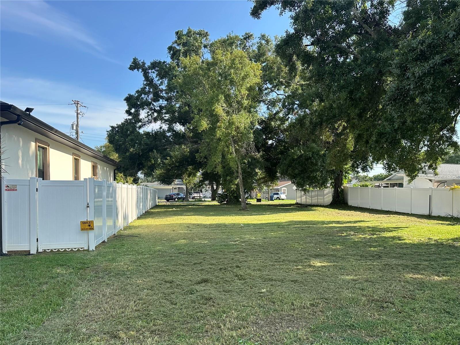 2710 W Lake Ave Property Photo 1