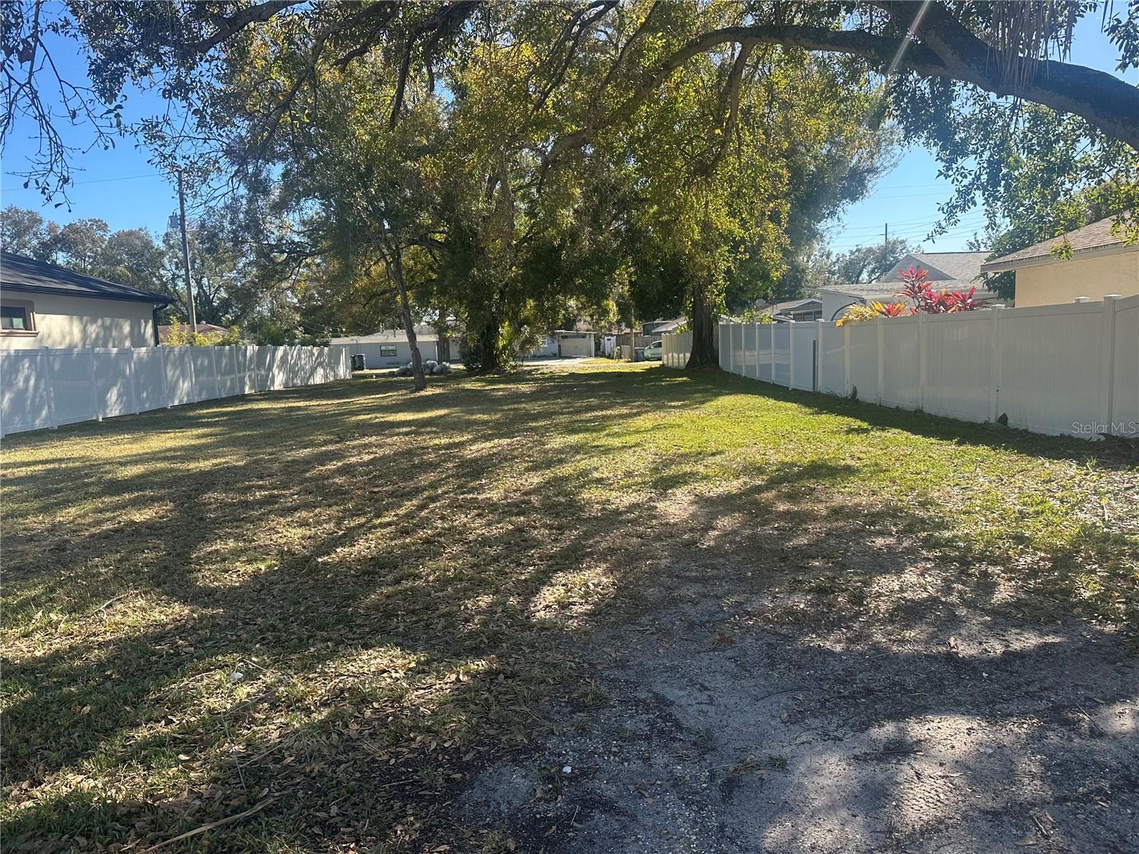 2710 W Lake Ave Property Photo 2