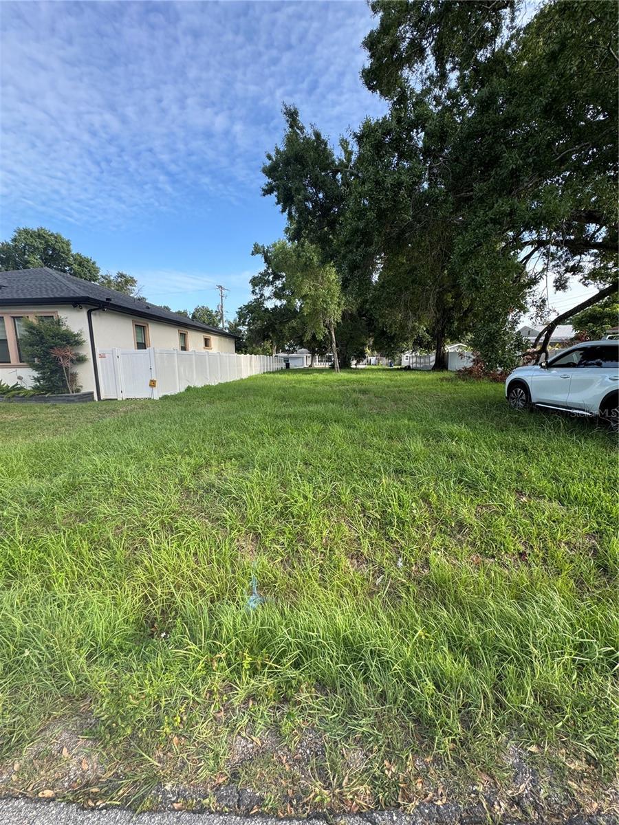 2710 W Lake Ave Property Photo 3