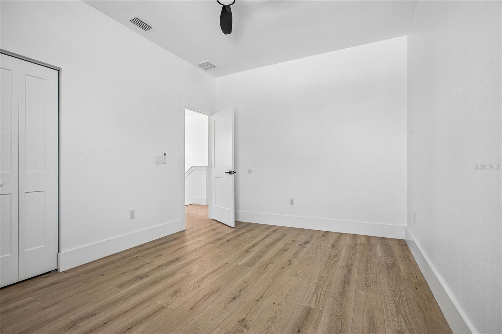 406 E Chelsea St Property Photo 36