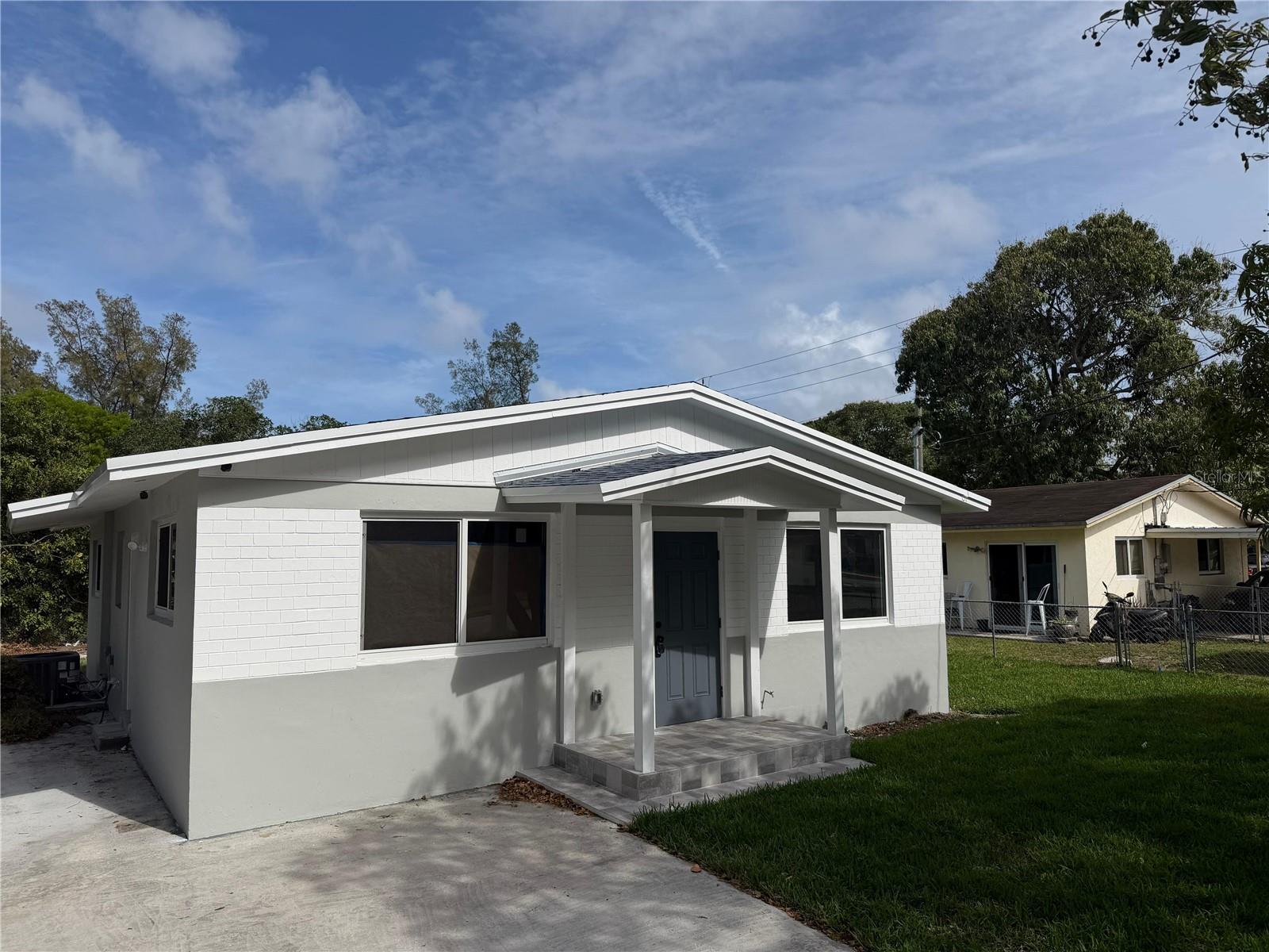 836 SW 2ND TER Property Photo 1