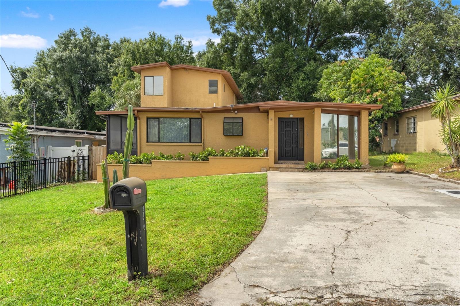 2116 W Abdella St Property Photo 2