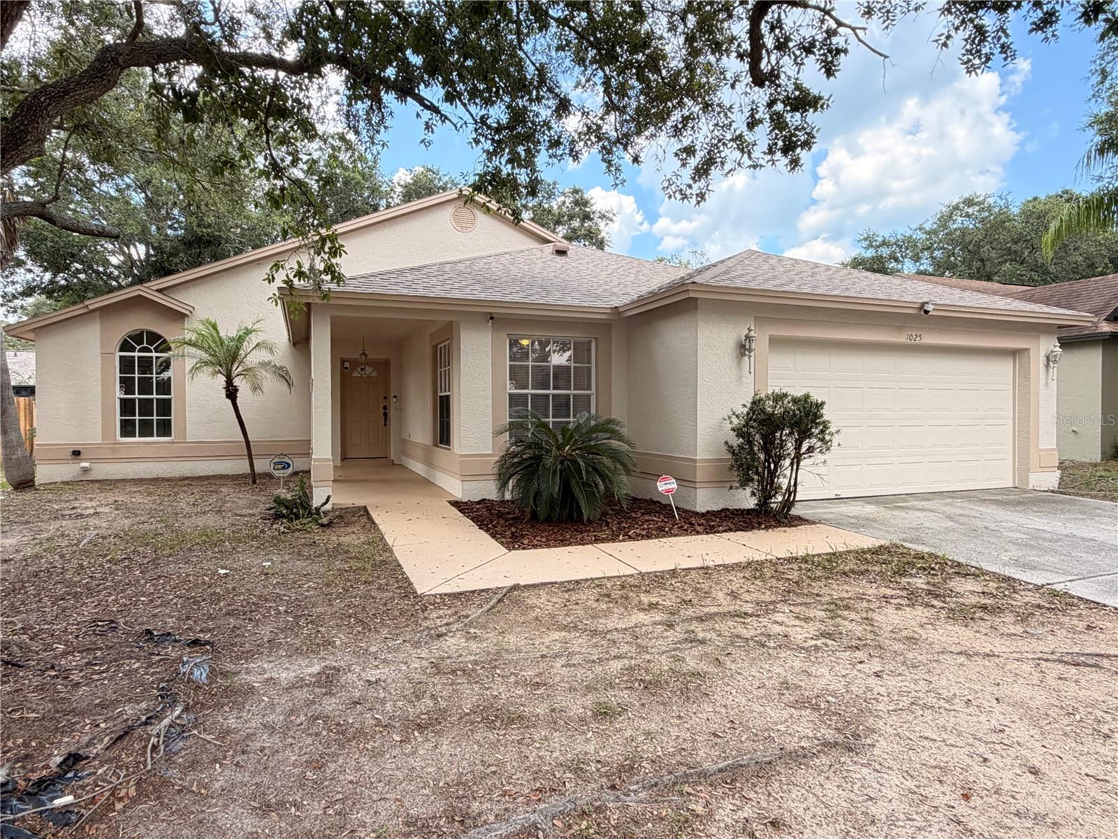 1025 Malletwood Dr Property Photo 2