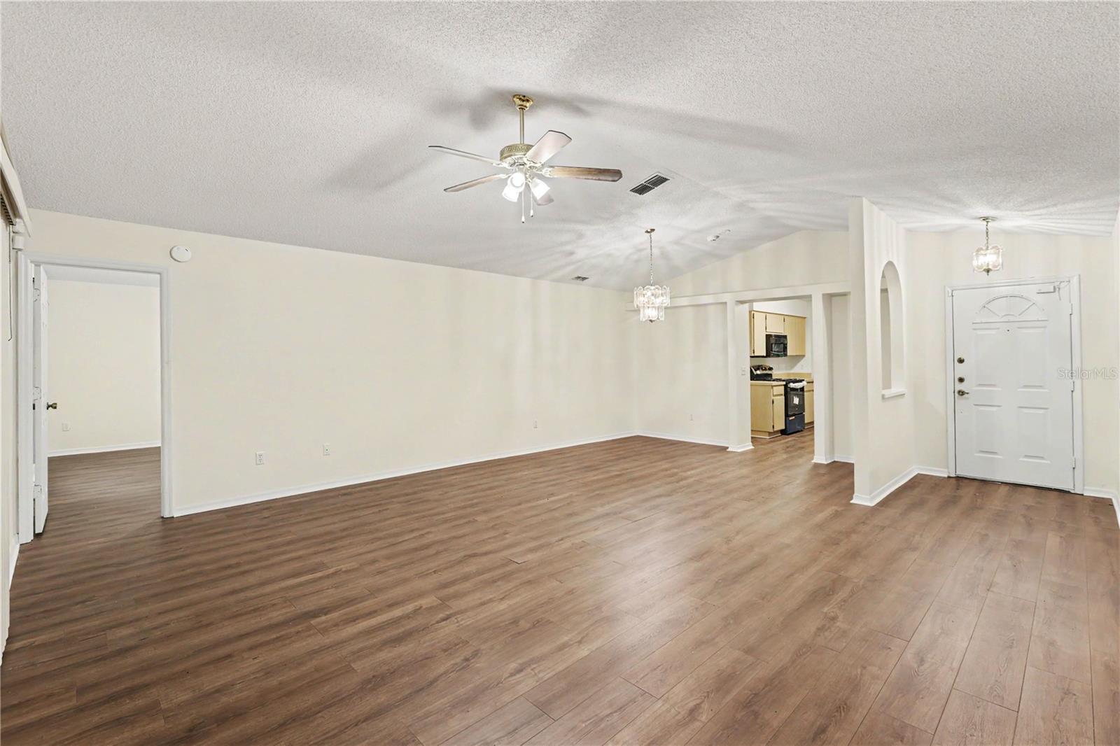 1025 Malletwood Dr Property Photo 4