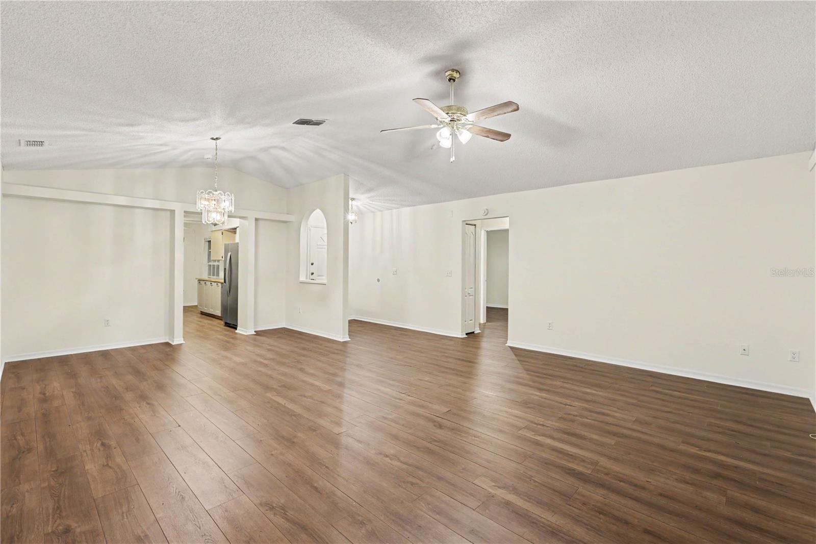 1025 Malletwood Dr Property Photo 5