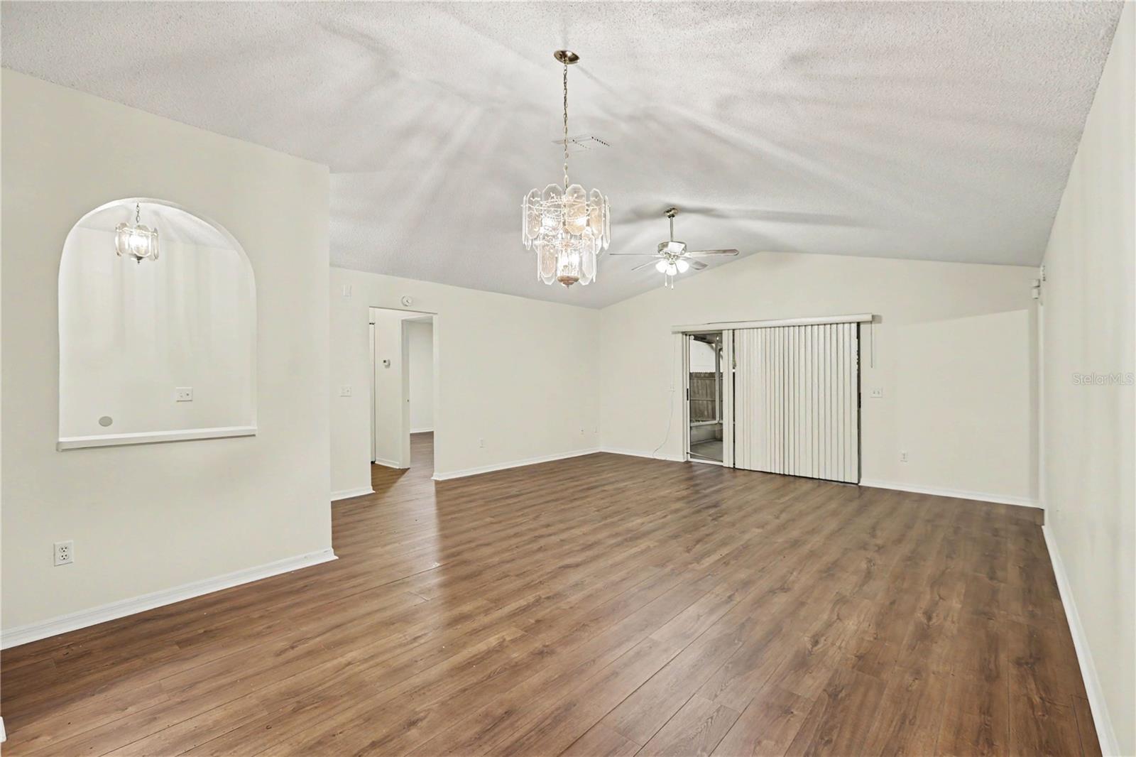 1025 Malletwood Dr Property Photo 6