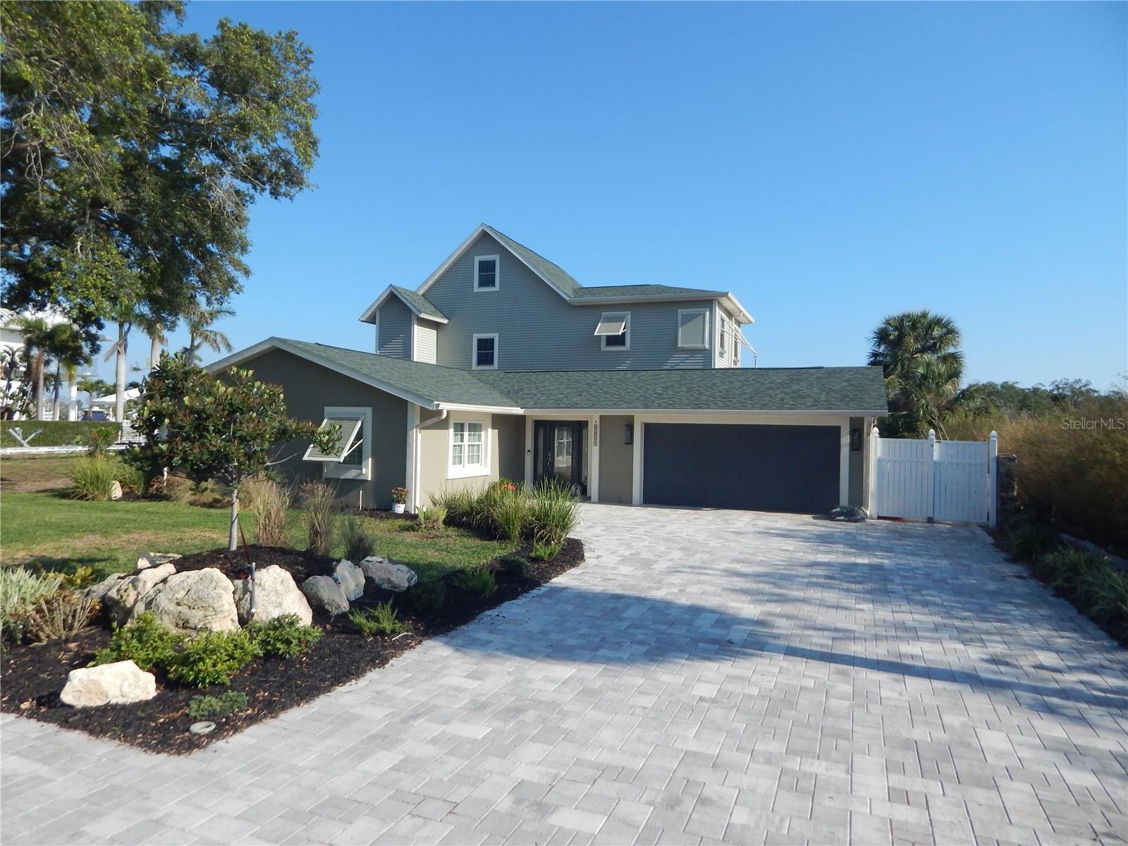 8025 Island Dr Property Photo