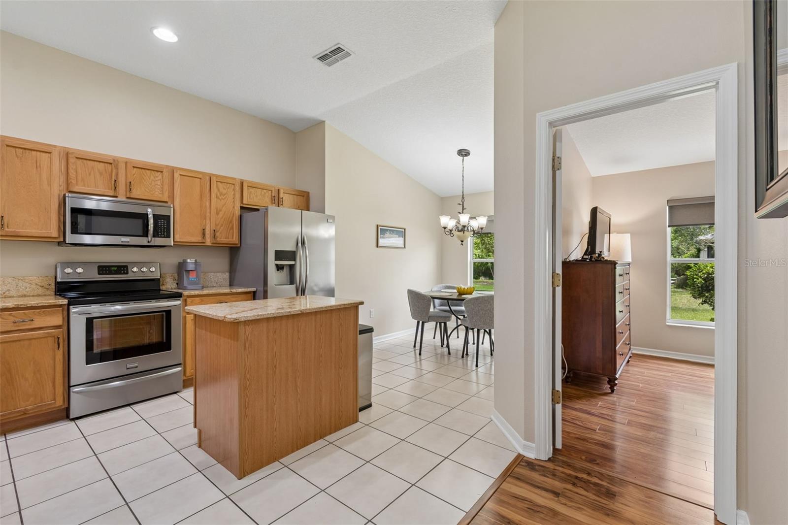 20942 Sunsweet Ct Property Photo 5