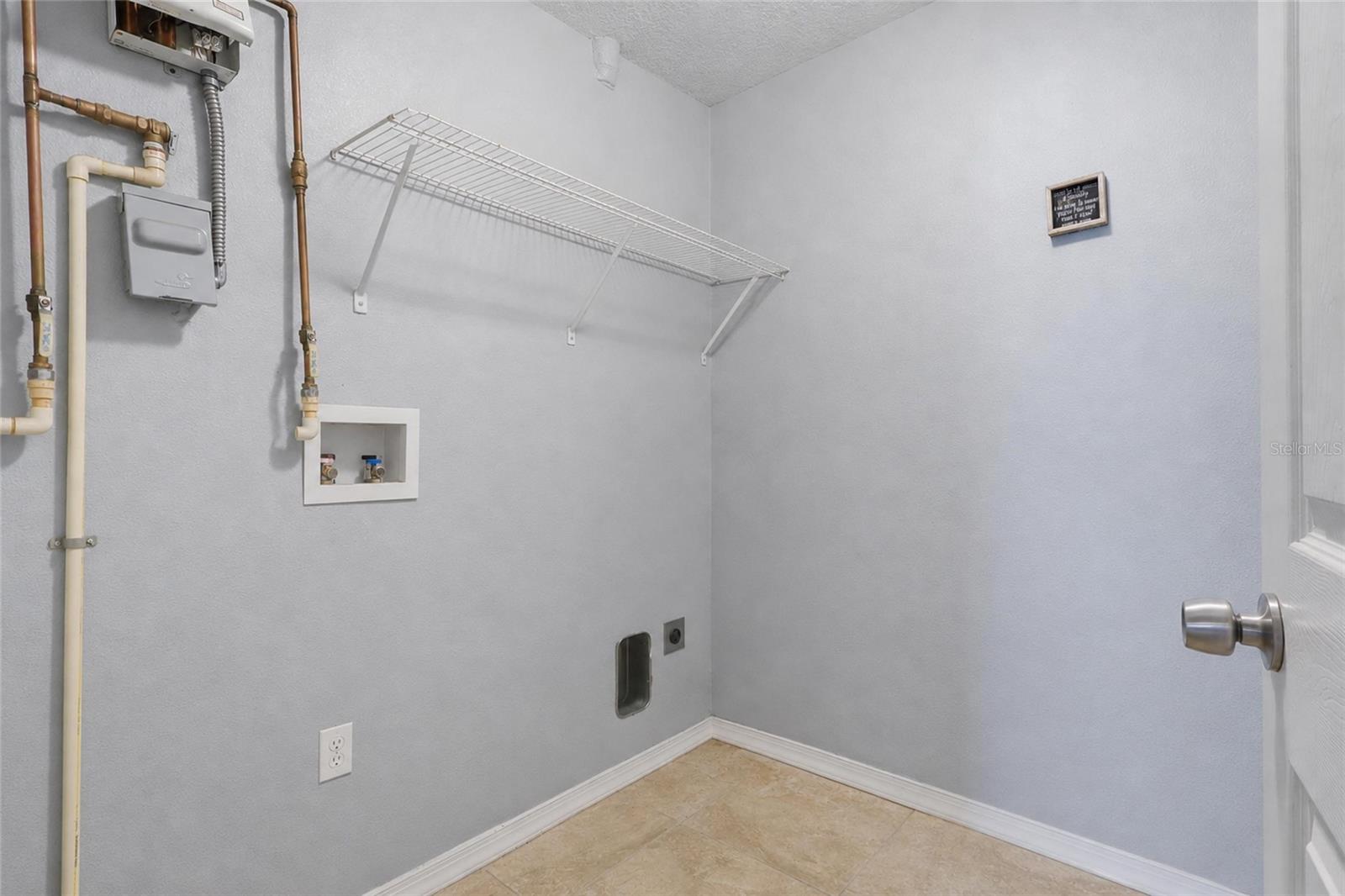 2215 E Columbus Dr Property Photo 14