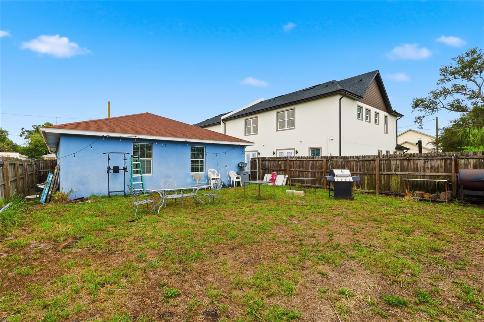 2215 E Columbus Dr Property Photo 20