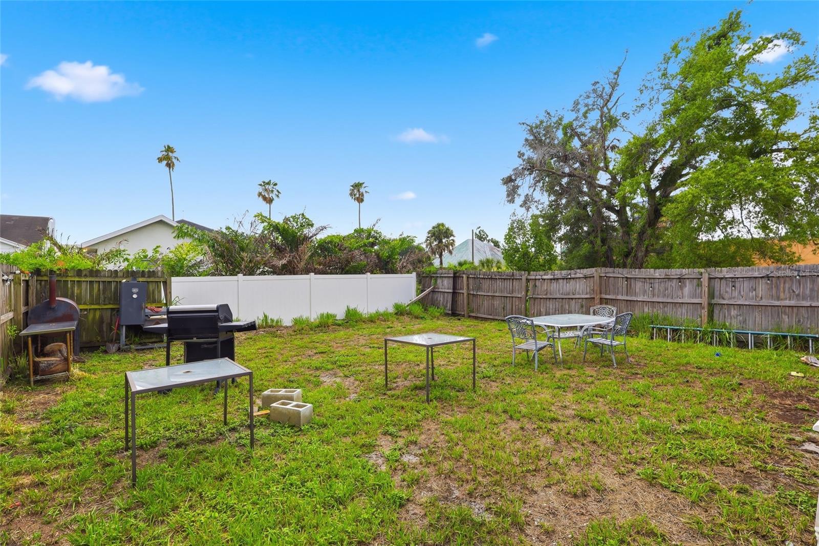 2215 E Columbus Dr Property Photo 21