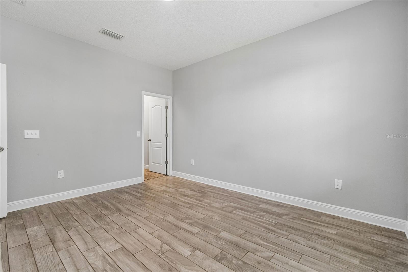 1216 E Giddens Ave Property Photo 24
