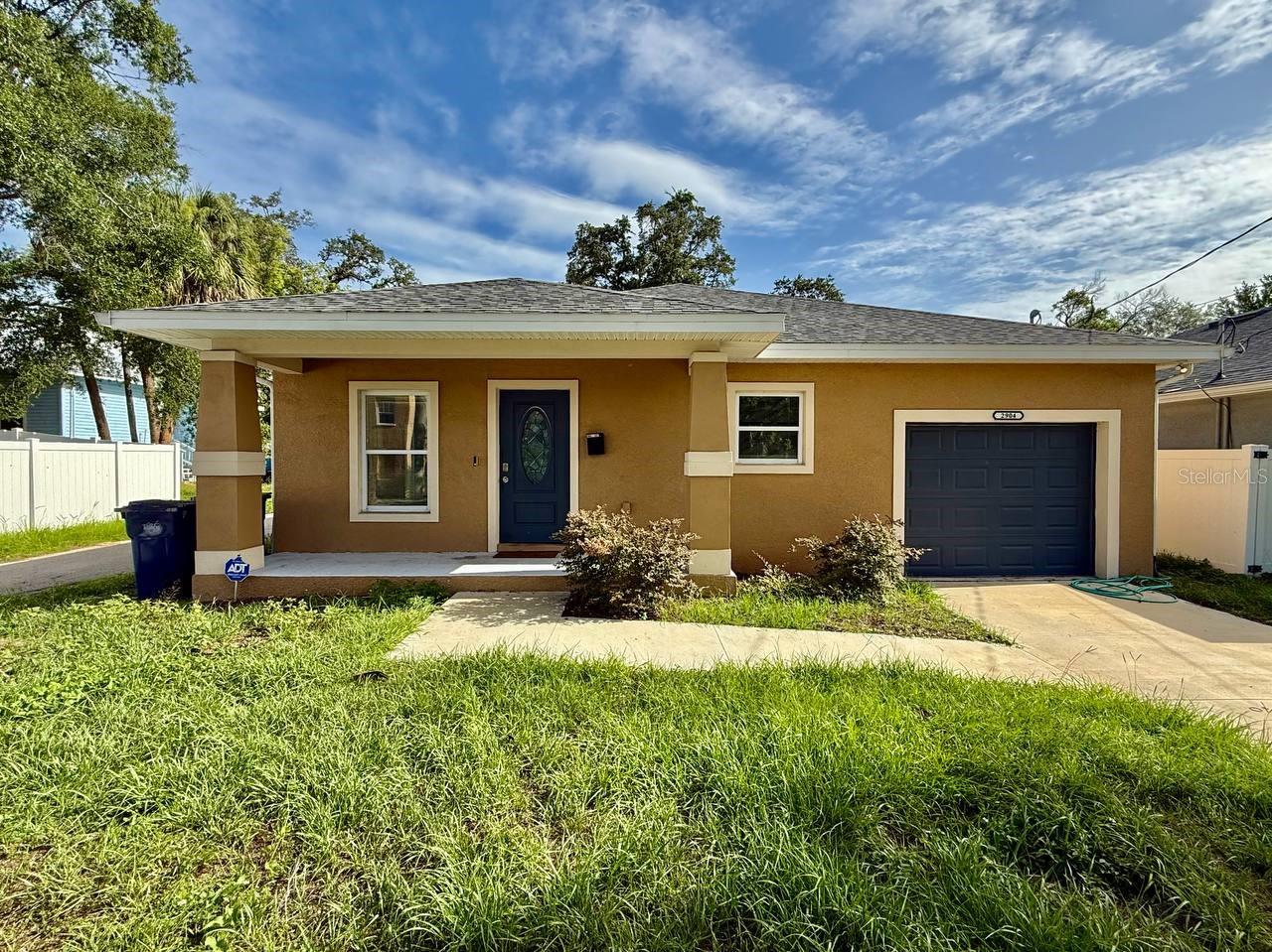 2904 E COLUMBUS DR Property Photo 1
