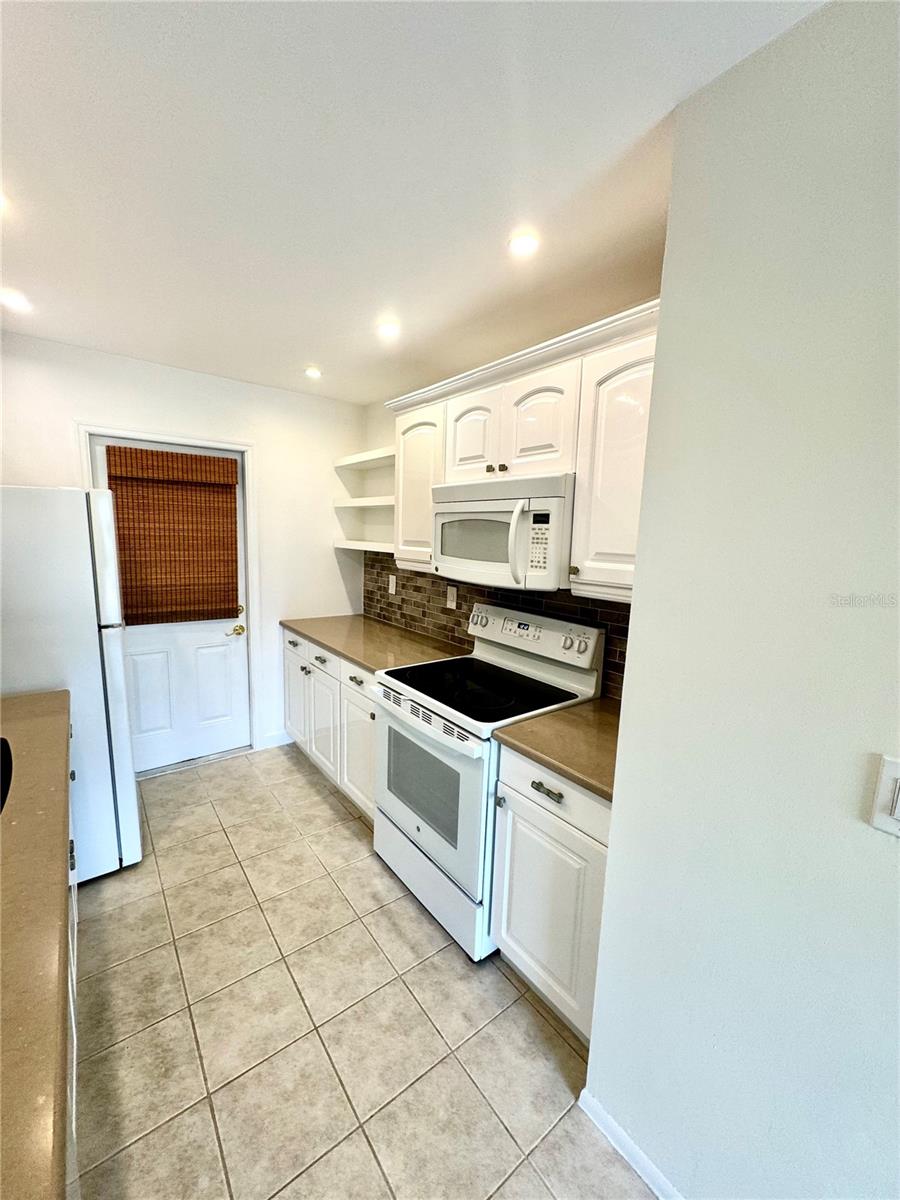 1610 Berwick Ct #d Property Photo 9