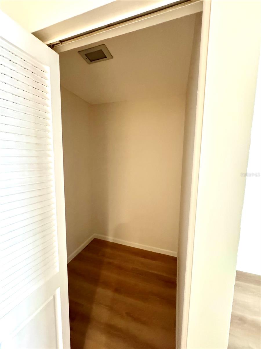 1610 Berwick Ct #d Property Photo 16